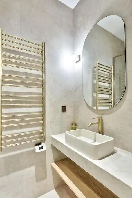 Sublime Studio Refait A Neuf Paris 0*,