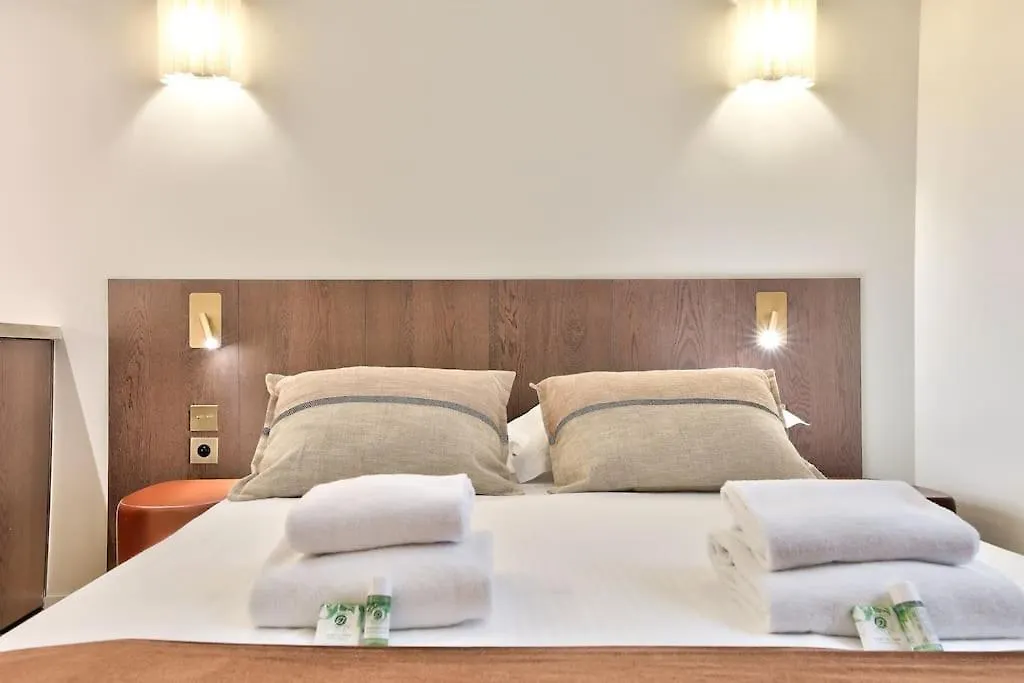 Sublime Studio Refait A Neuf Paris 0*,  France