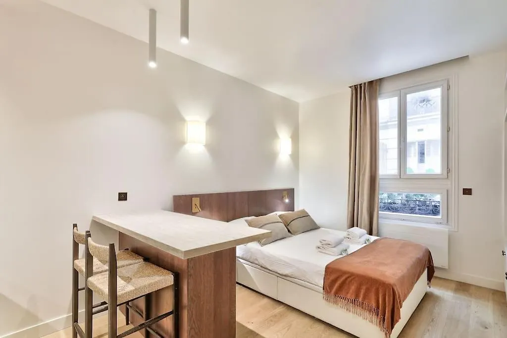 Apartment Sublime Studio Refait A Neuf Paris France