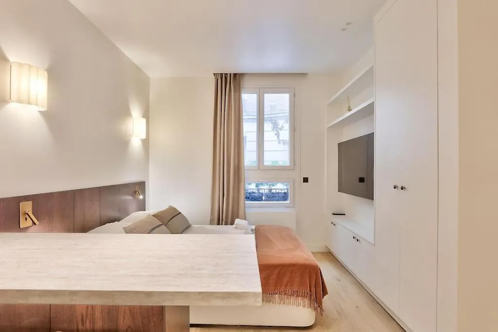 Apartment Sublime Studio Refait A Neuf Paris